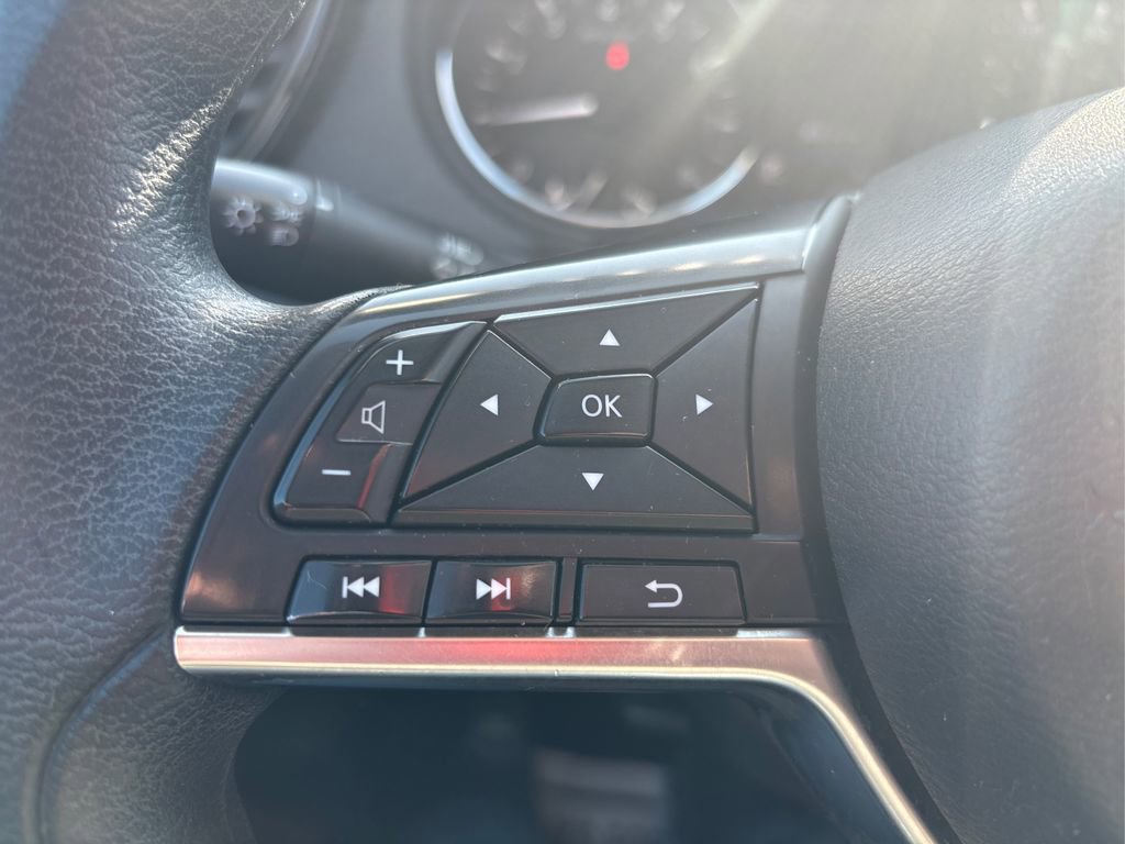 Used 2018 Nissan Rogue S image 27