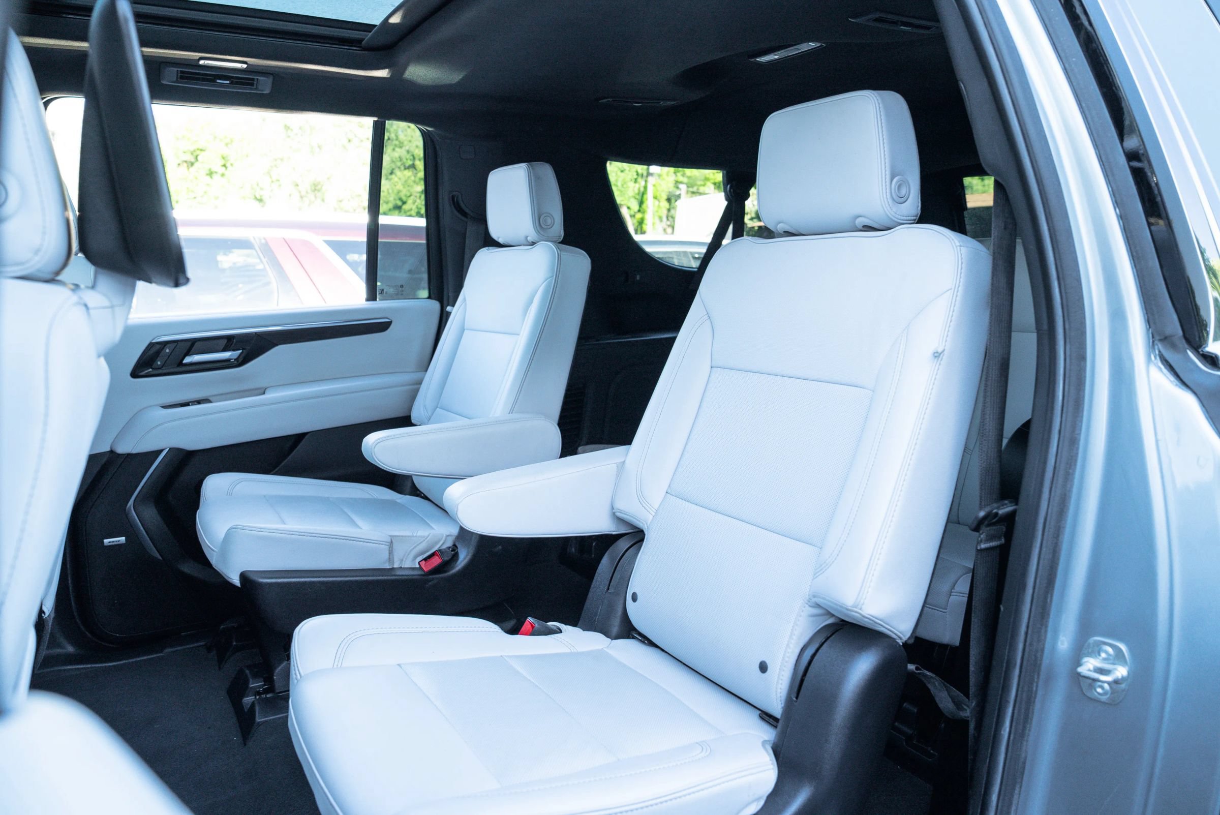 Used 2025 Chevrolet Suburban Premier AWD/4WD image 17