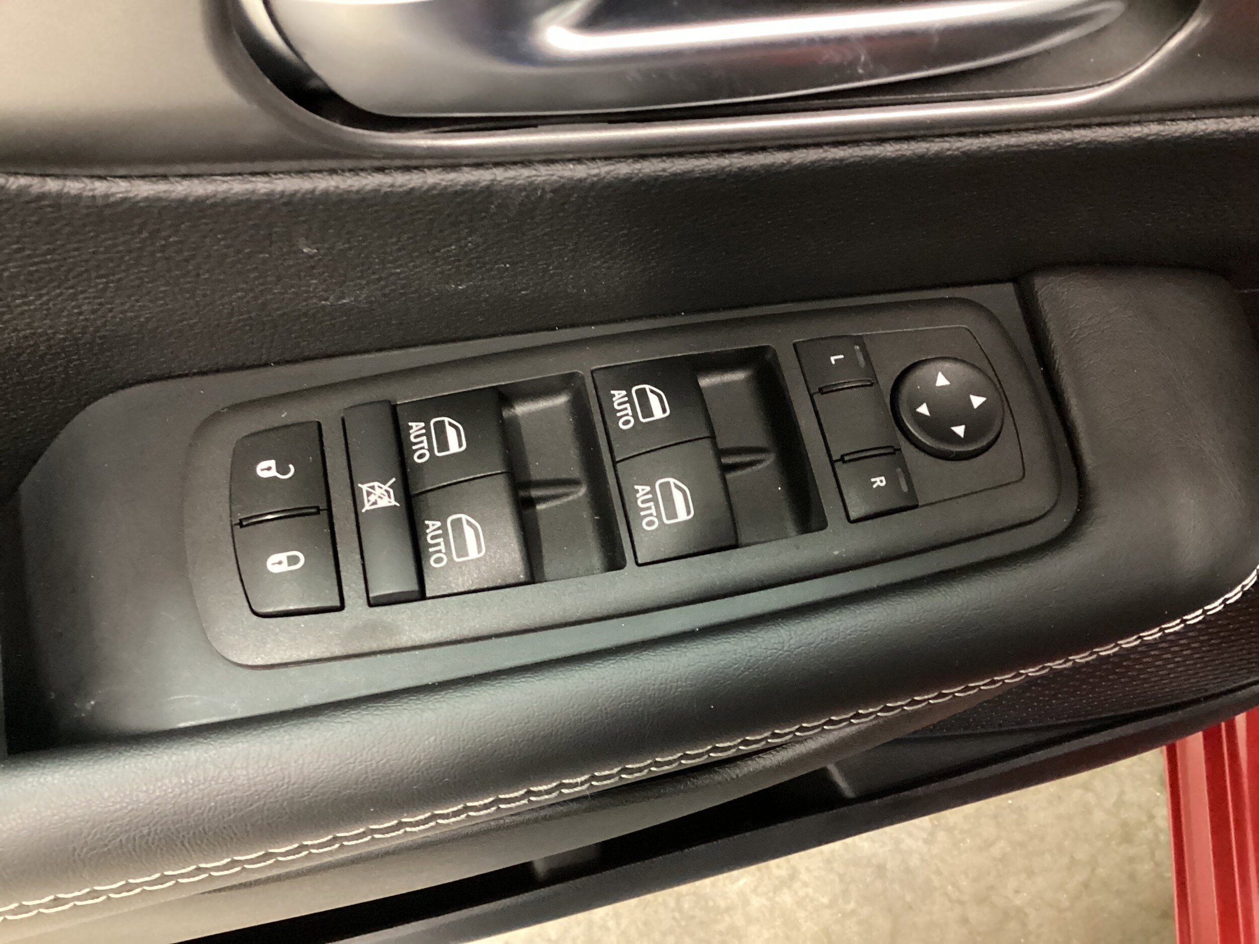 New 2026 Chrysler Pacifica Select FWD image 13