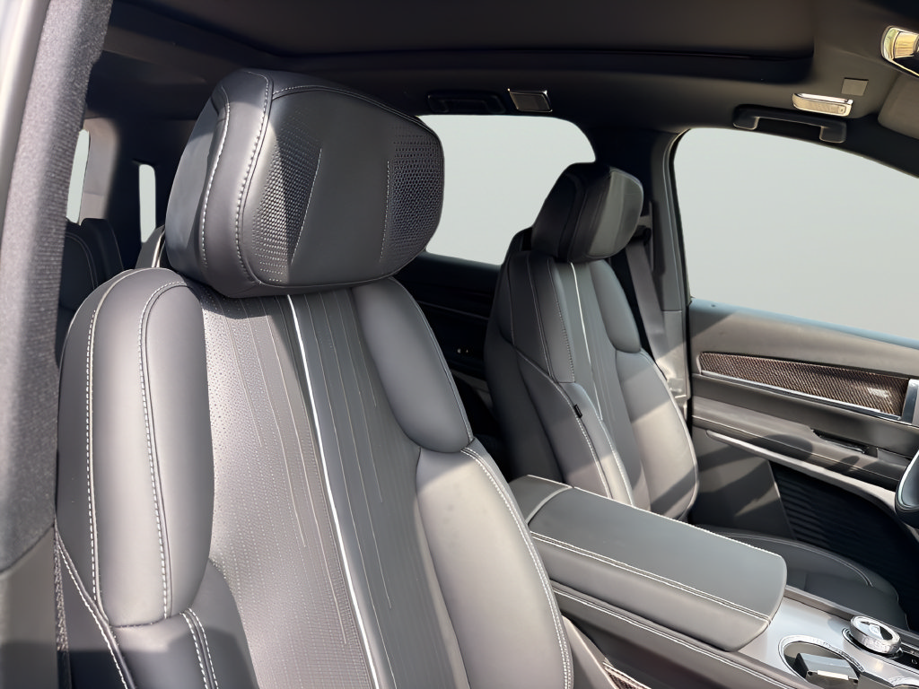 New 2027 Cadillac Vistiq Sport AWD/4WD image 36