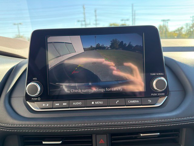 Used 2023 Nissan Rogue SV AWD/4WD image 18
