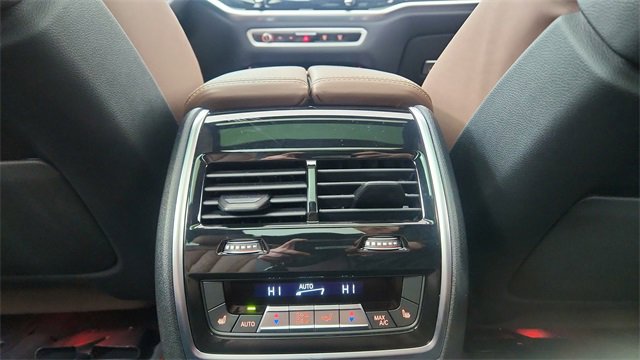 Used 2025 BMW X7 M60i image 42