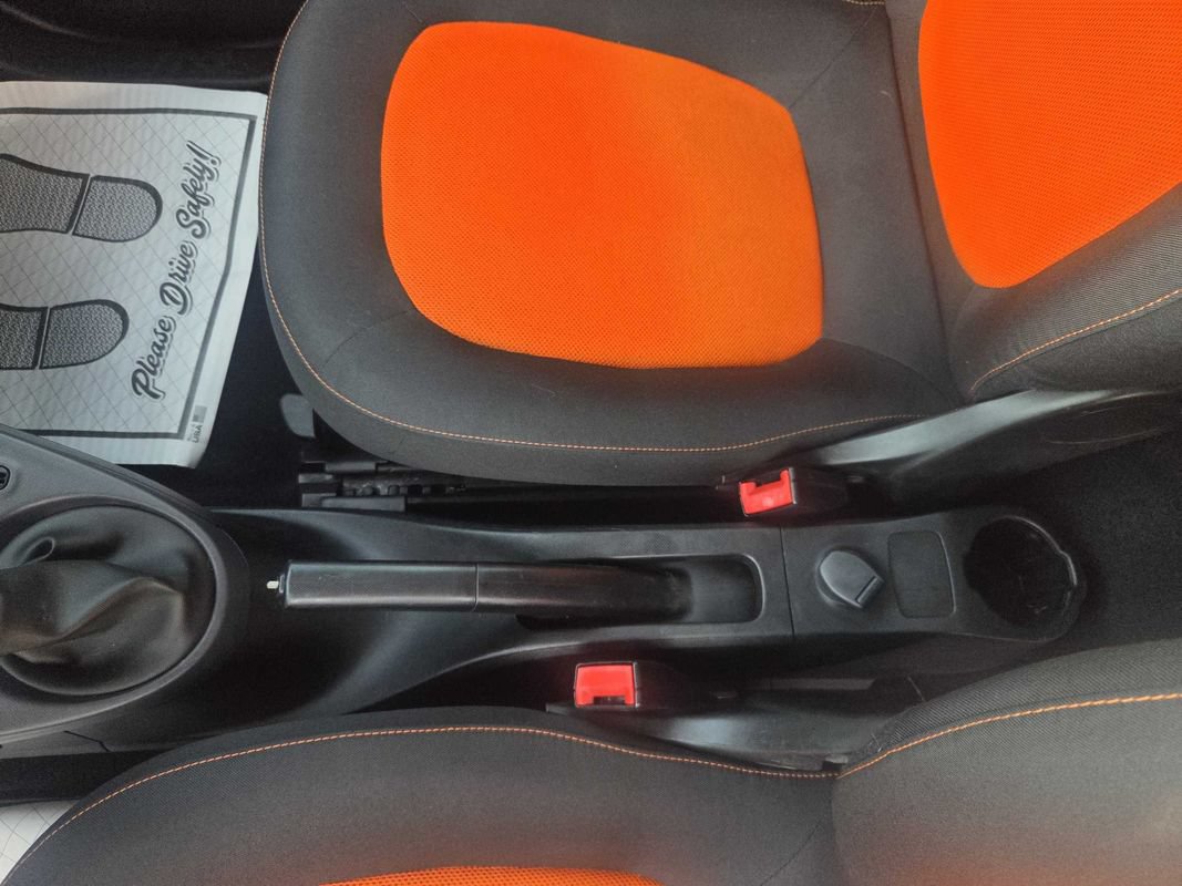 Used 2016 smart fortwo passion RWD image 20