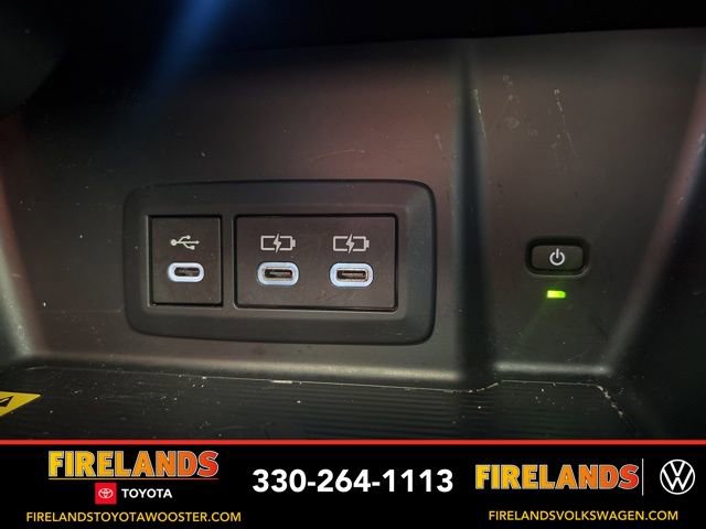 Used 2023 Toyota Venza Limited image 19