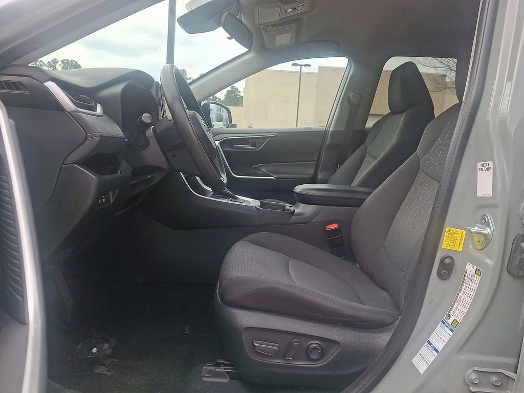 Used 2021 Toyota RAV4 XLE image 13