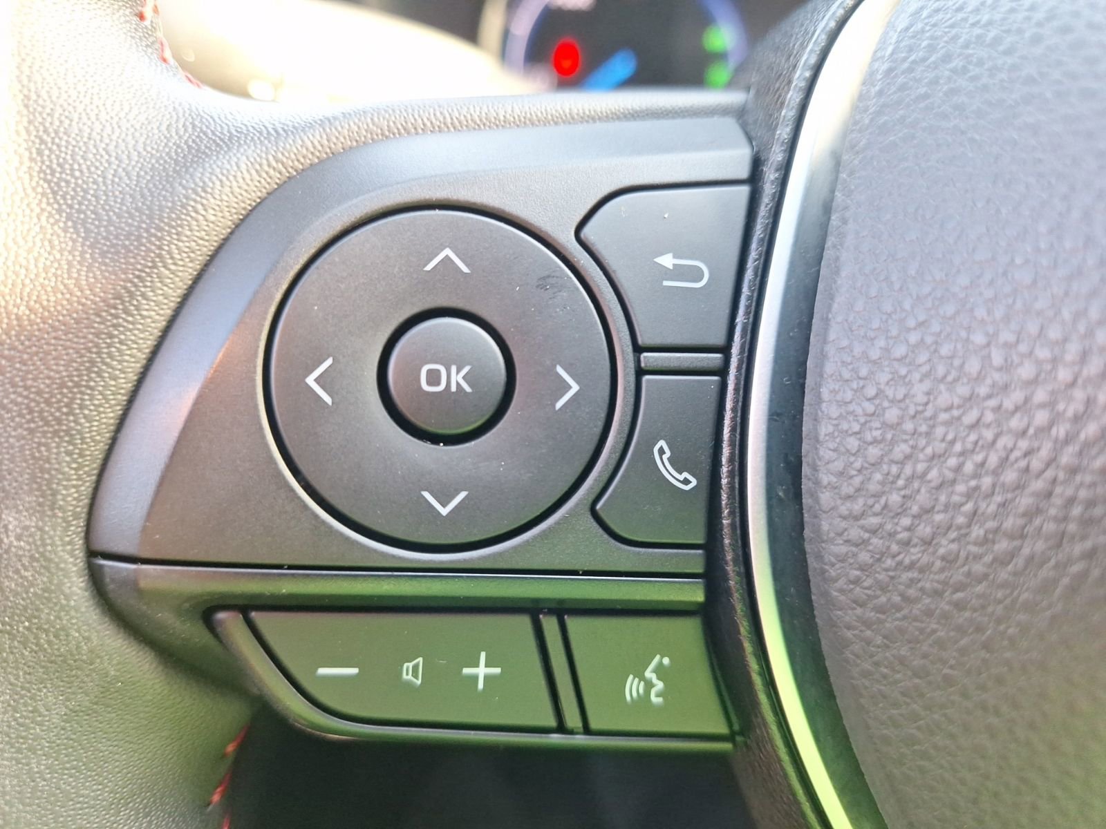 Used 2024 Toyota RAV4 SE w/ Weather & Moonroof Package AWD/4WD image 22