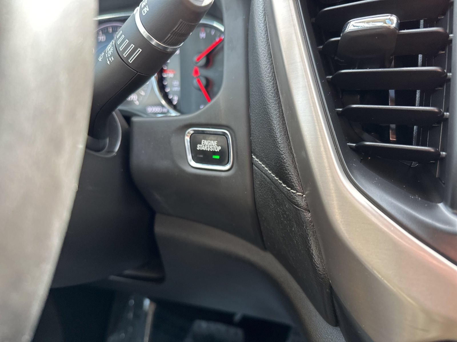 Used 2018 GMC Acadia Denali AWD/4WD image 53