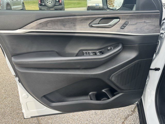 Used 2024 Jeep Grand Cherokee L Limited image 10