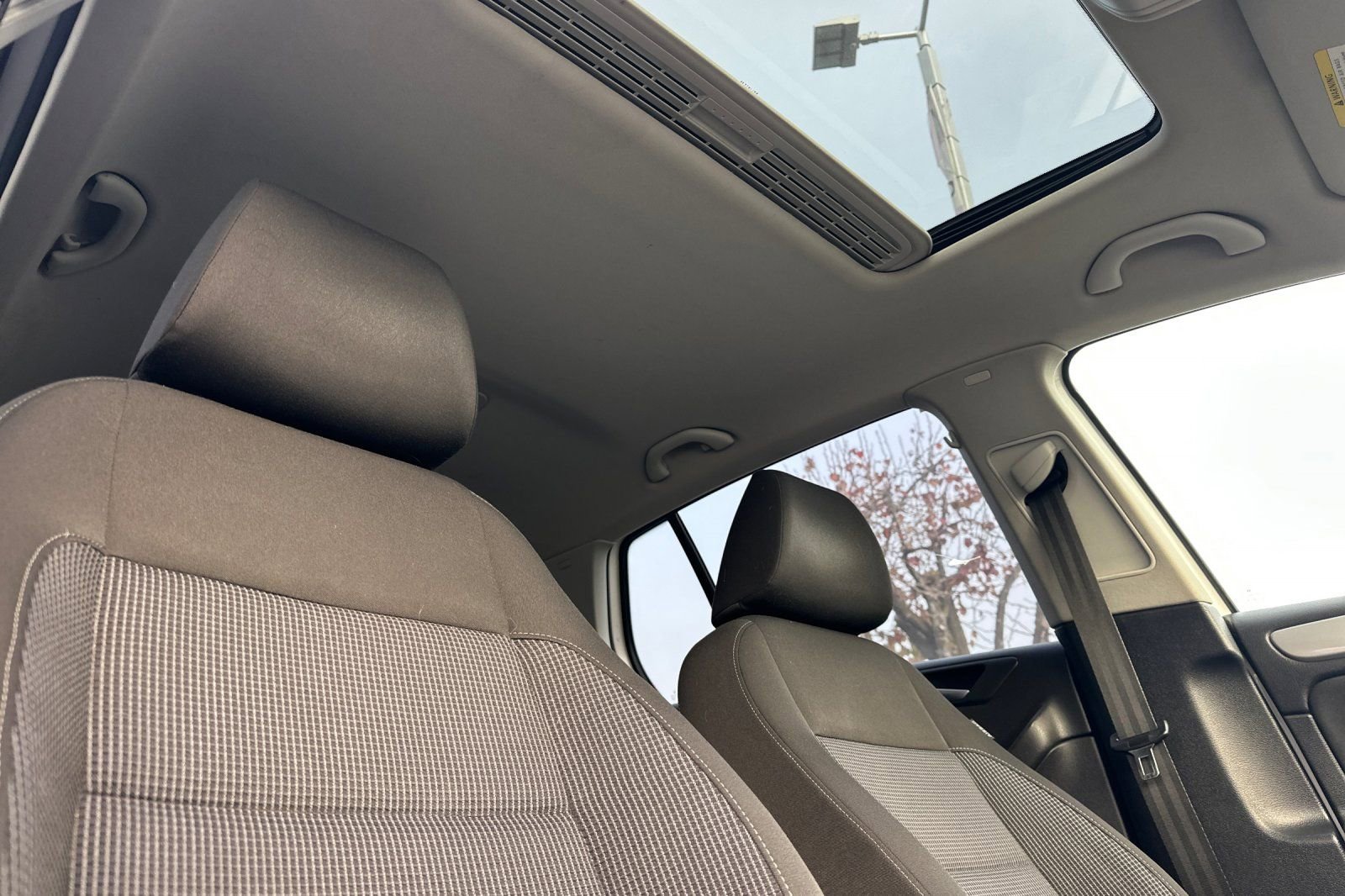 Used 2012 Volkswagen Golf 4-Door image 14