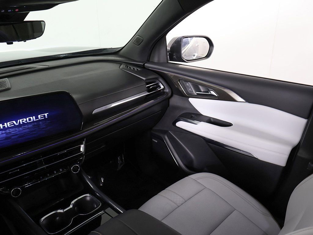 Used 2025 Chevrolet Traverse High Country w/ LPO, Cargo Package image 39