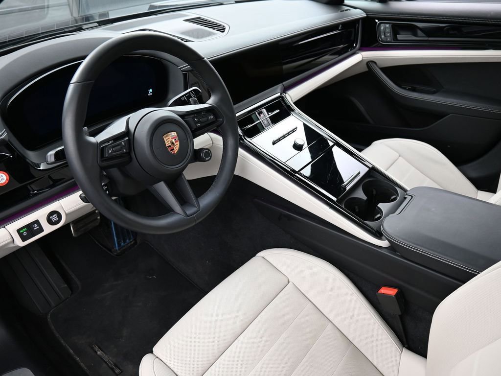 Certified 2025 Porsche Panamera 4 image 4