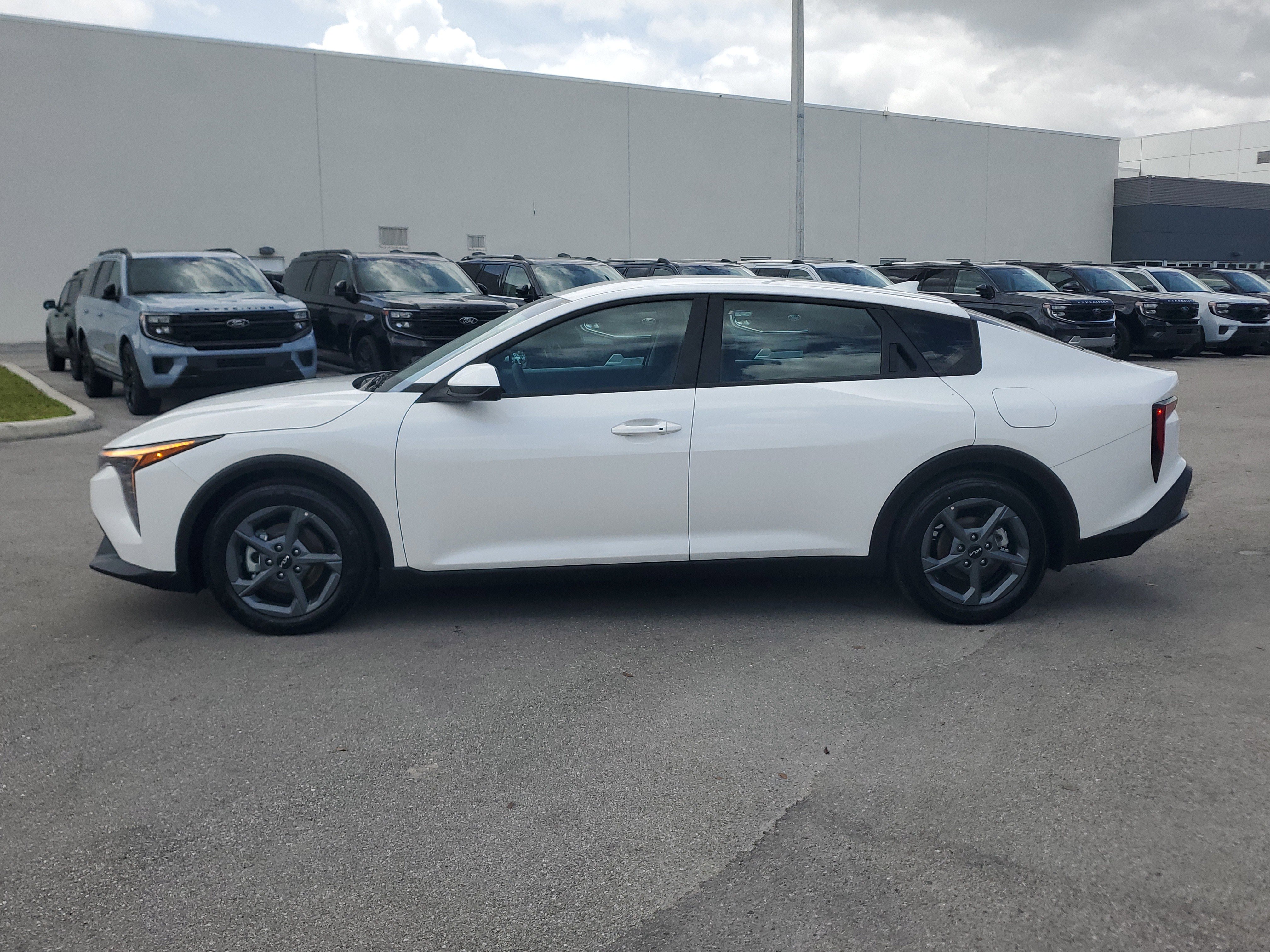 Used 2025 Kia K4 LXS FWD image 8