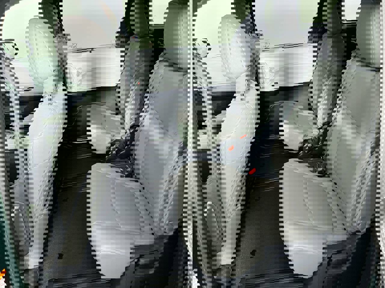 Used 2025 Toyota Sienna XLE image 28