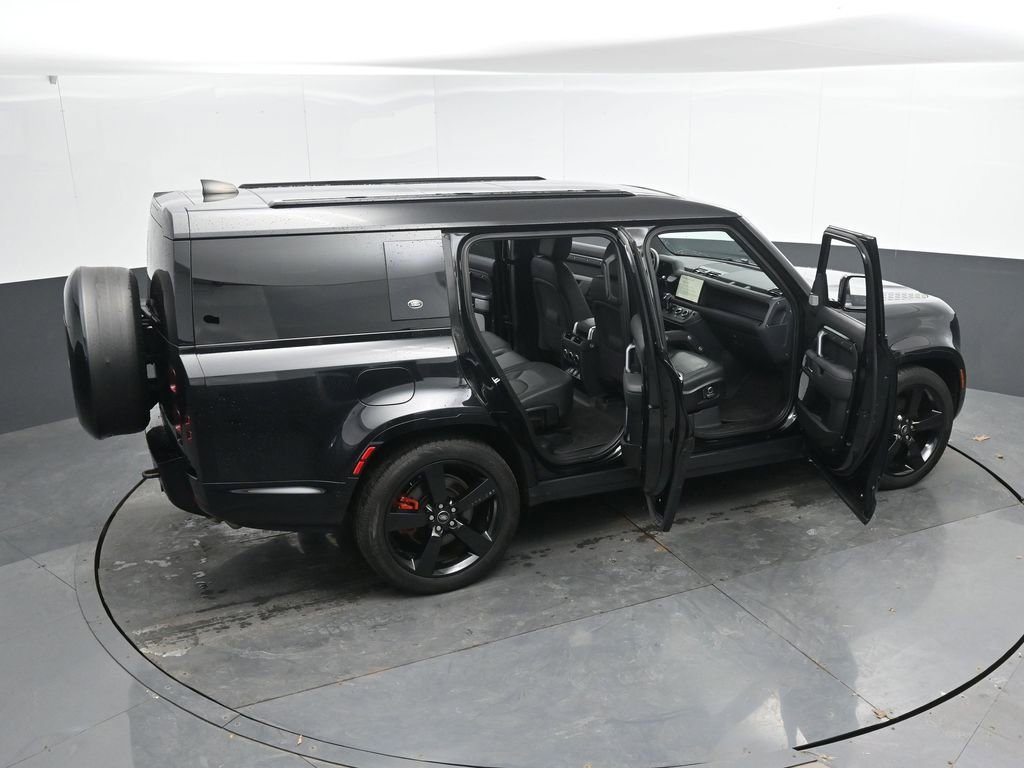 Used 2024 Land Rover Defender 130 X-Dynamic SE image 53