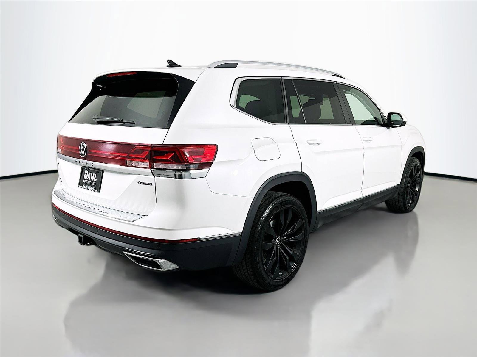 Used 2024 Volkswagen Atlas SEL AWD/4WD image 13