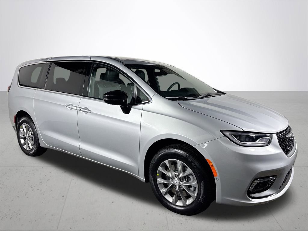 New 2026 Chrysler Pacifica Limited image 4