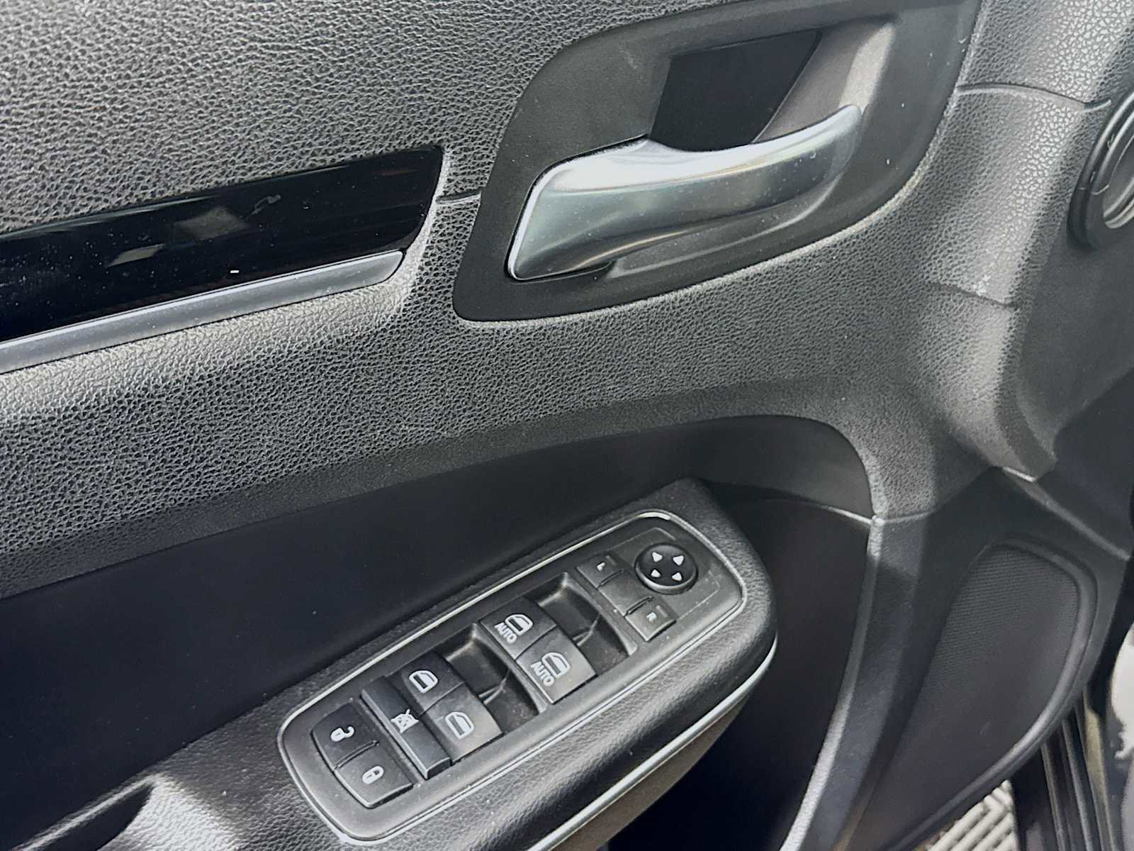 Used 2019 Chrysler 300 S image 16