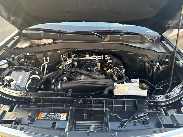 Used 2025 Ford Explorer Active AWD/4WD image 42
