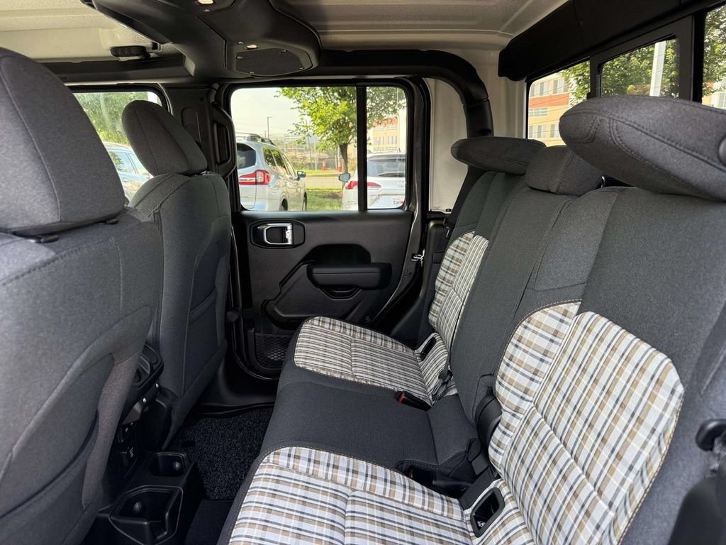 New 2026 Jeep Gladiator Sport AWD/4WD image 17