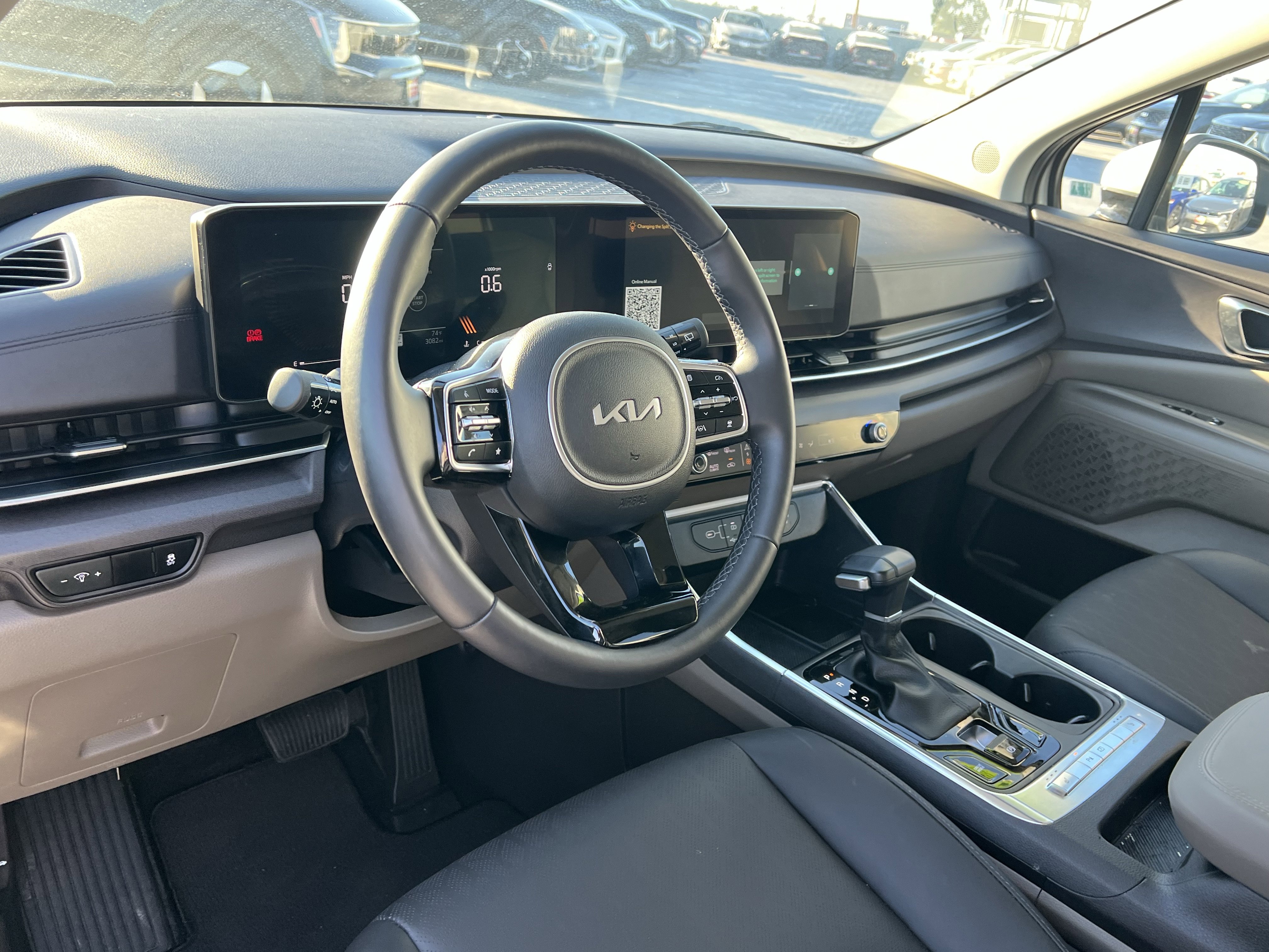 Certified 2025 Kia Carnival EX image 23