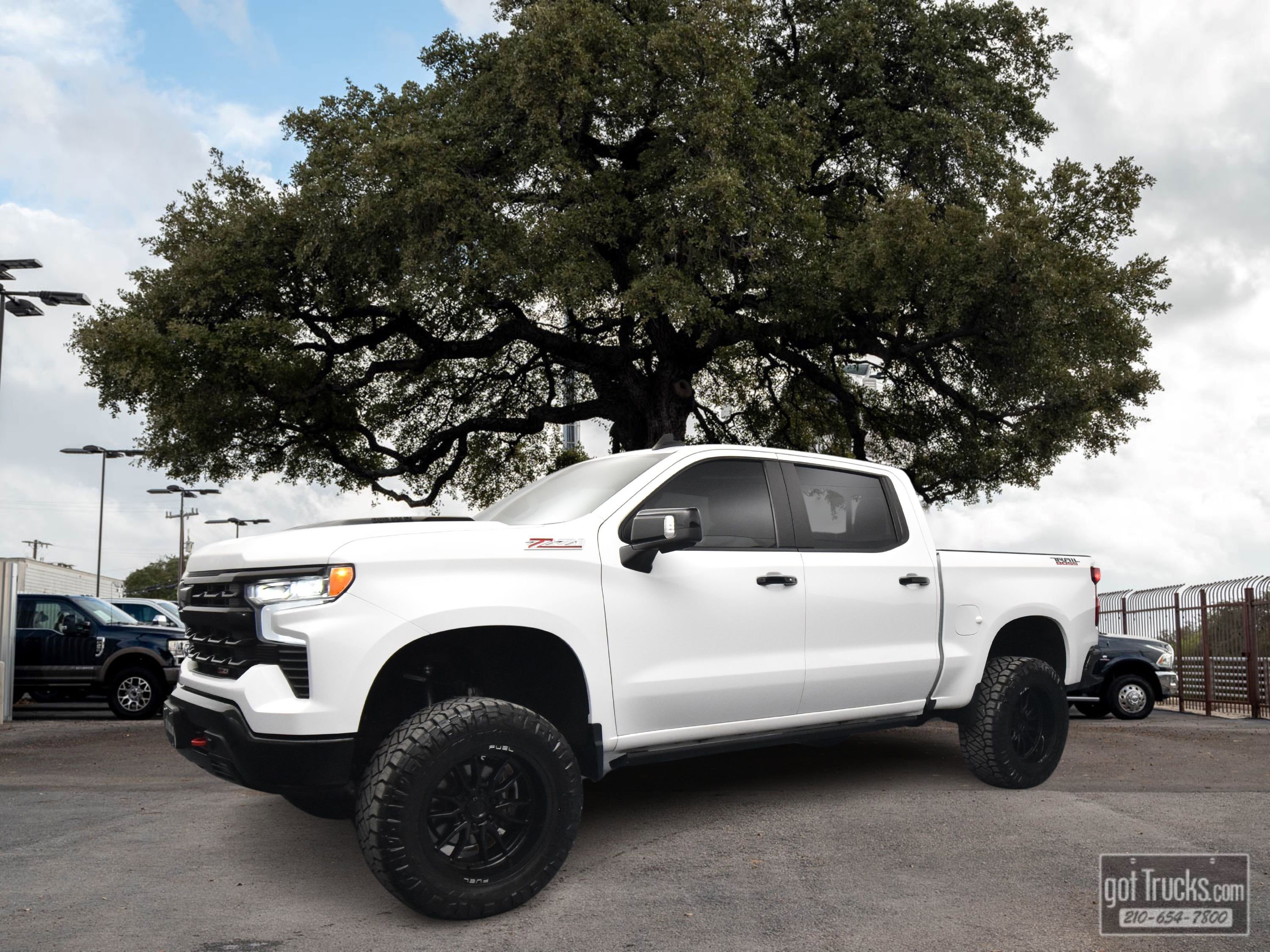 Used 2022 Chevrolet Silverado 1500 LT Trail Boss w/ LT Trail Boss Premium Package AWD/4WD image 1