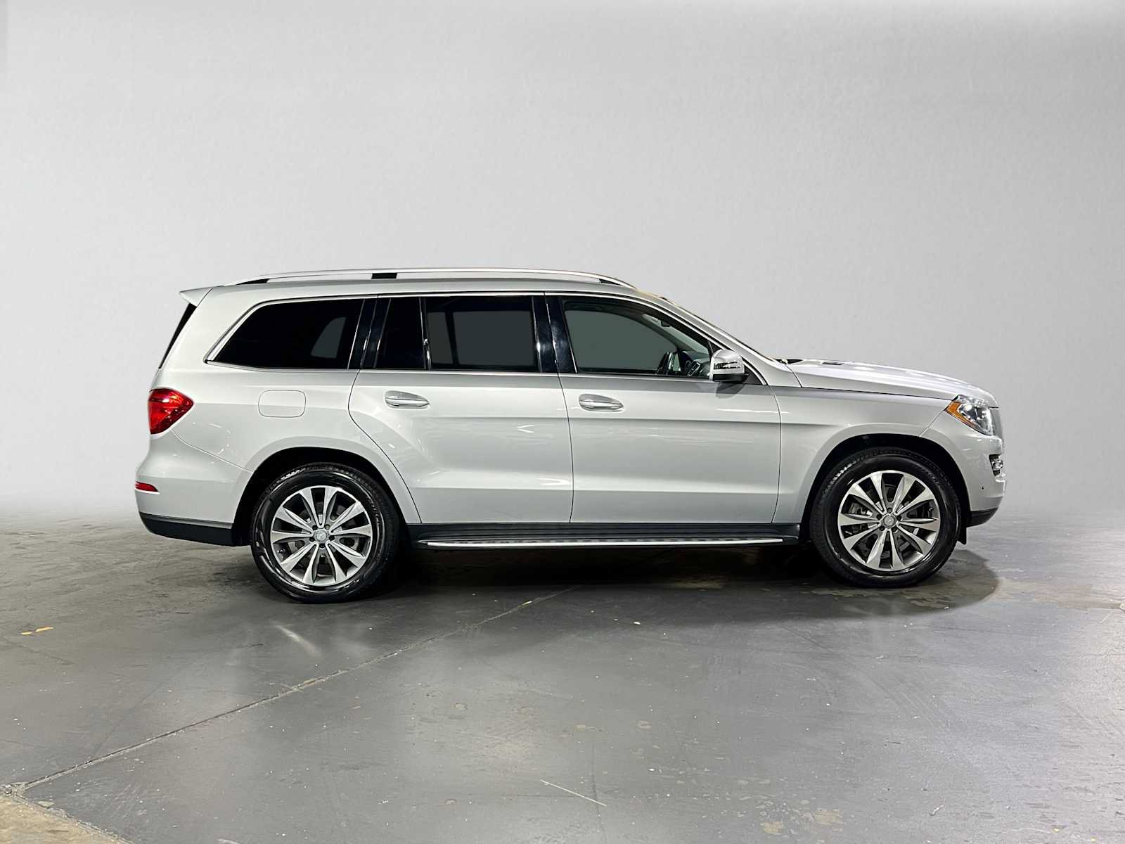 Certified 2016 Mercedes-Benz GL 320 BlueTEC 4MATIC image 2