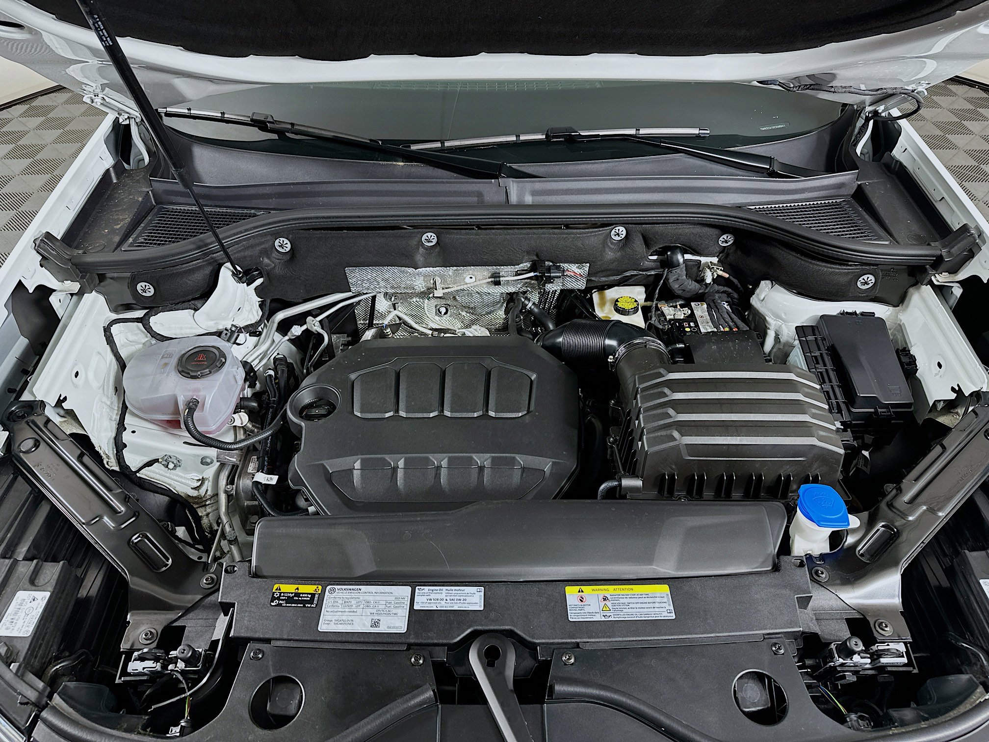 Used 2025 Volkswagen Atlas SE image 33