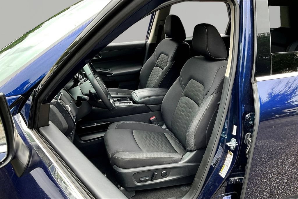 Used 2025 Nissan Pathfinder SV FWD image 21