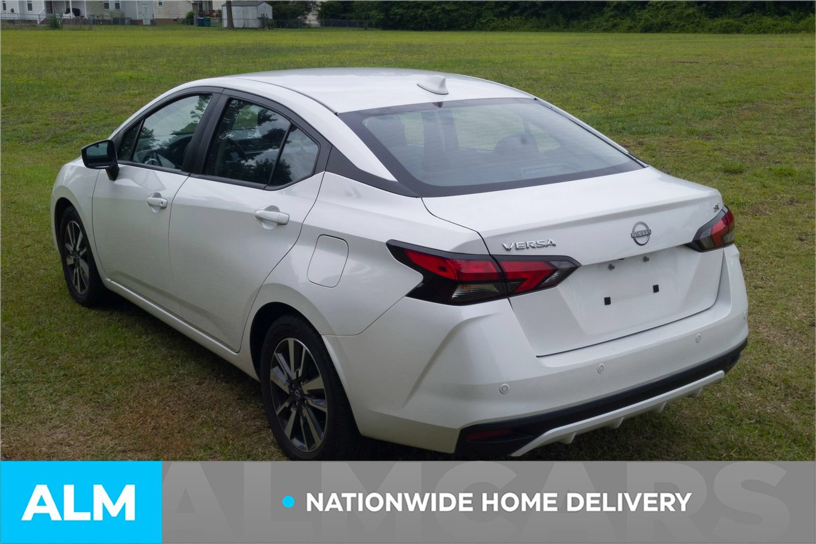 Used 2024 Nissan Versa SV FWD image 5
