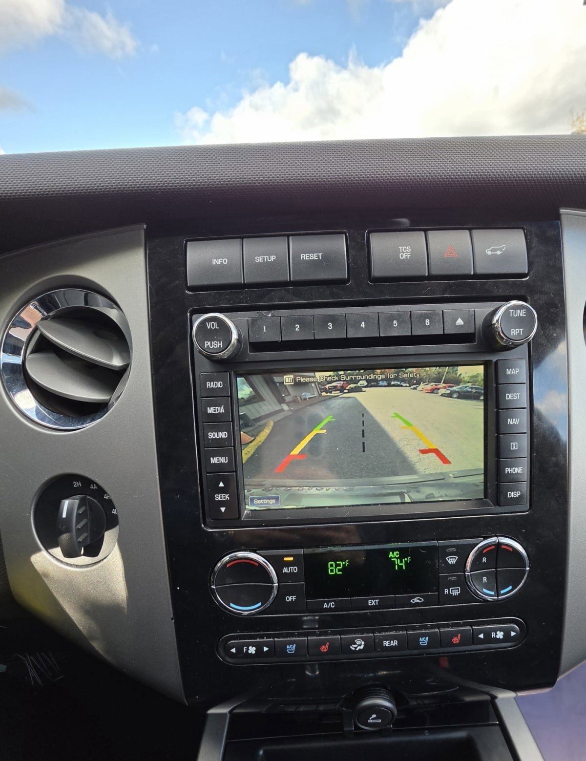Used 2014 Ford Expedition Limited w/ Equipment Group 301A AWD/4WD image 10