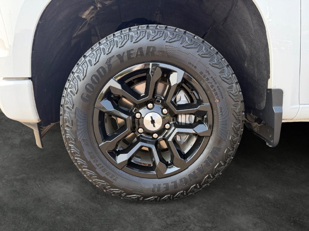 Used 2024 Chevrolet Silverado 1500 RST w/ Z71 Off-Road Package AWD/4WD image 5