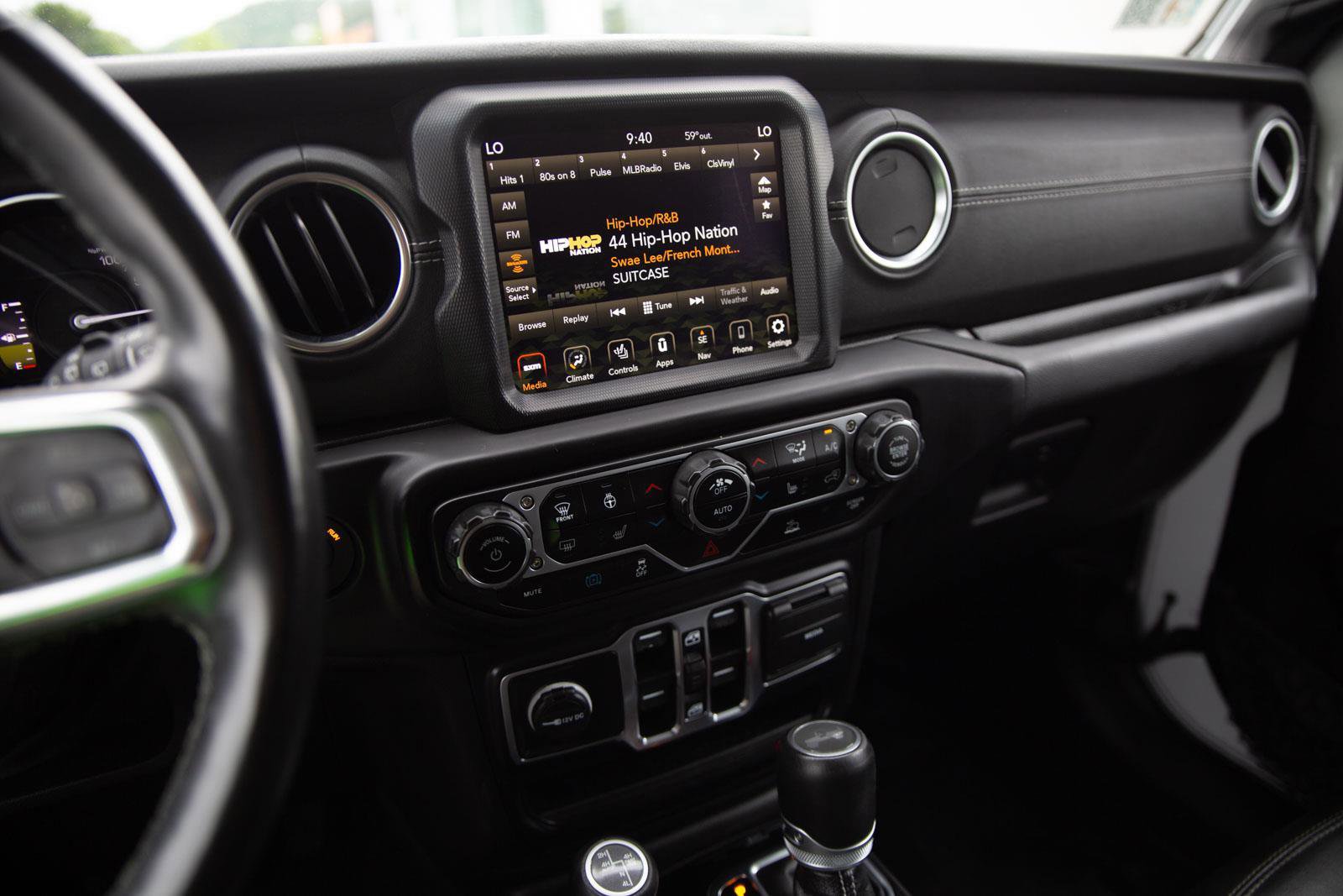 Used 2023 Jeep Wrangler Unlimited Sahara w/ Cold Weather Group AWD/4WD image 12