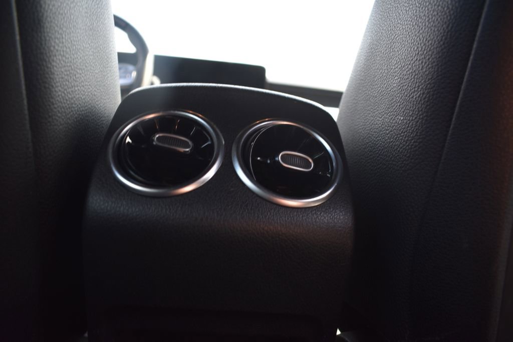 Used 2022 Mercedes-Benz GLB 35 AMG 4MATIC image 30