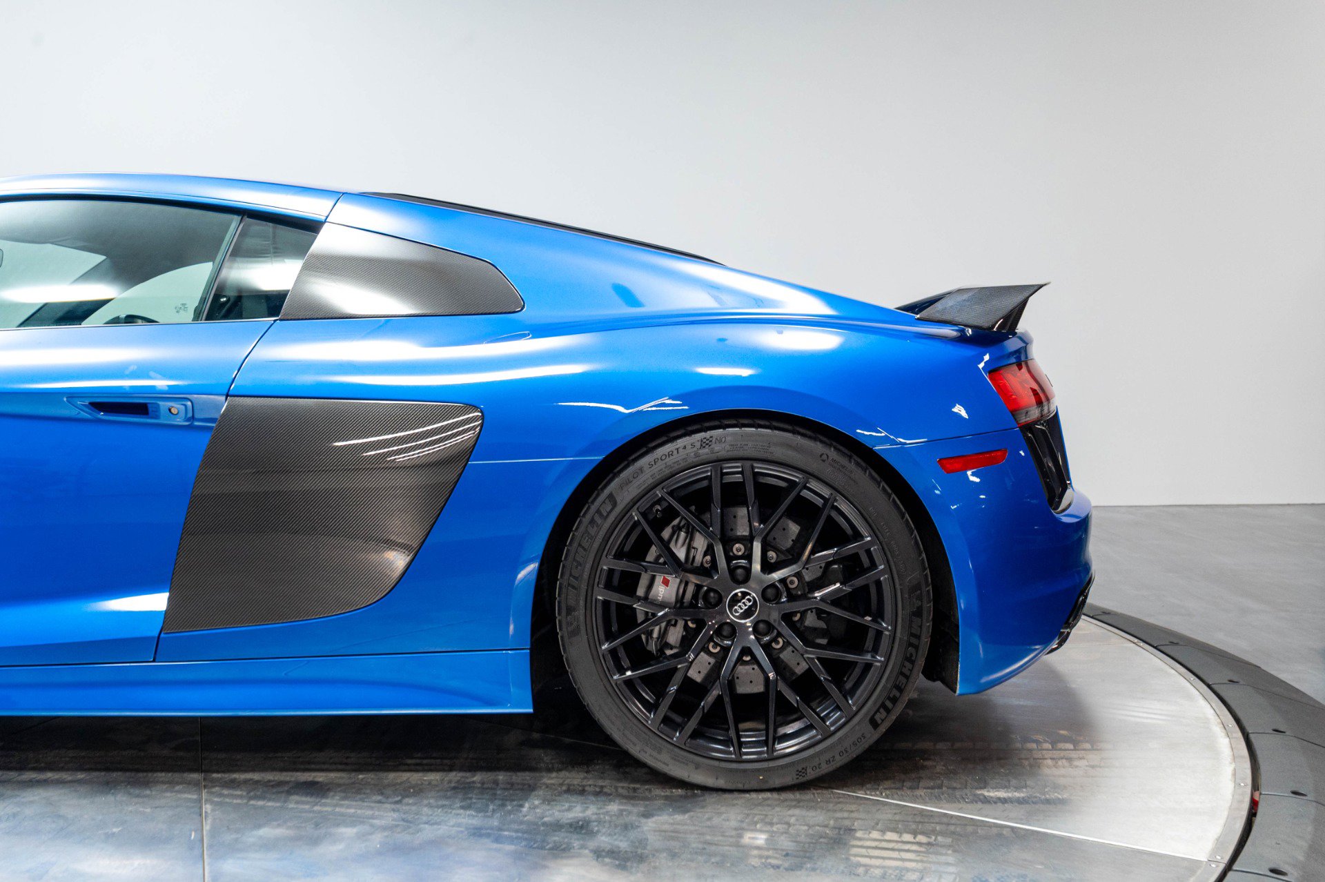 Used 2017 Audi R8 V10 plus AWD/4WD image 32