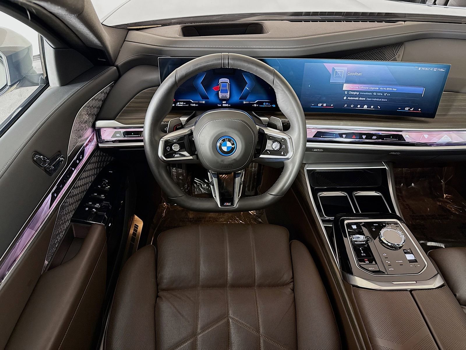 Used 2025 BMW 750e xDrive w/ Executive Package image 24