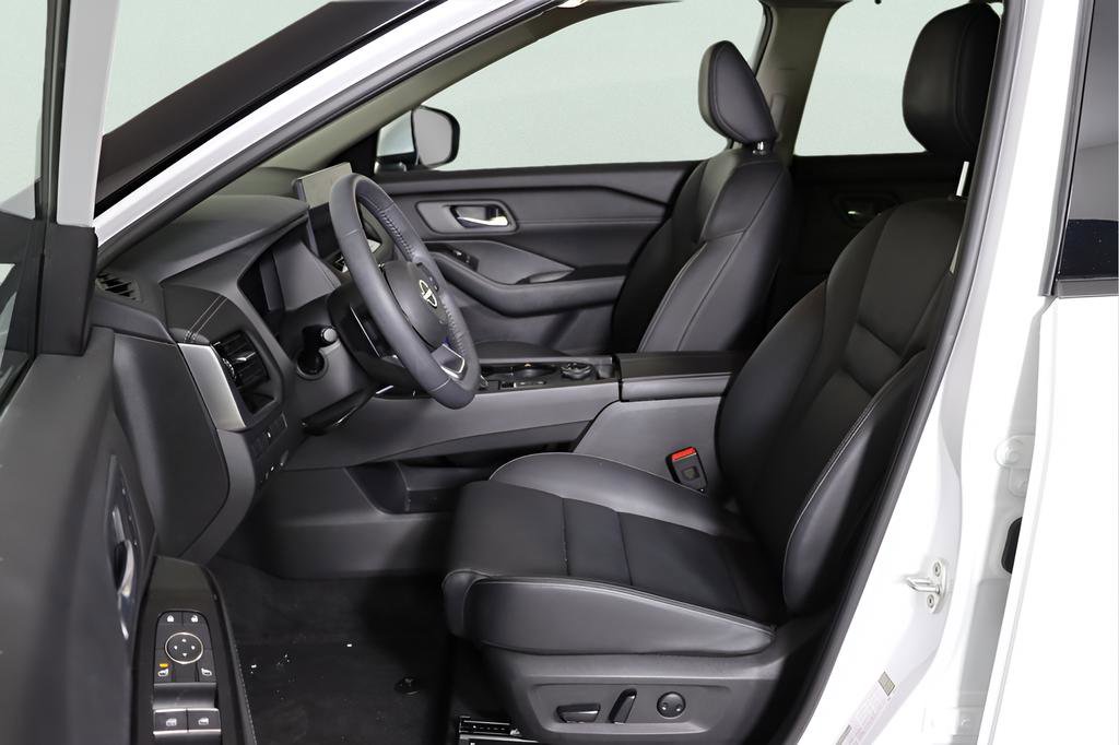 Used 2024 Nissan Rogue SL w/ SL Premium Package image 10