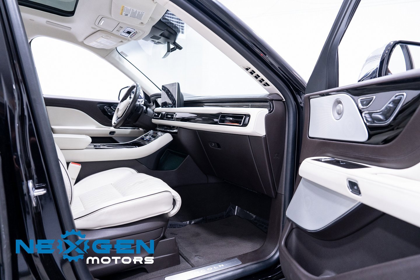 Used 2022 Lincoln Aviator Black Label w/ Dynamic Handling Package image 53