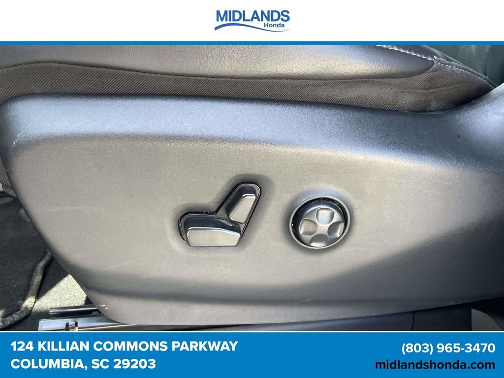 Used 2023 Chrysler Pacifica Touring-L FWD image 15