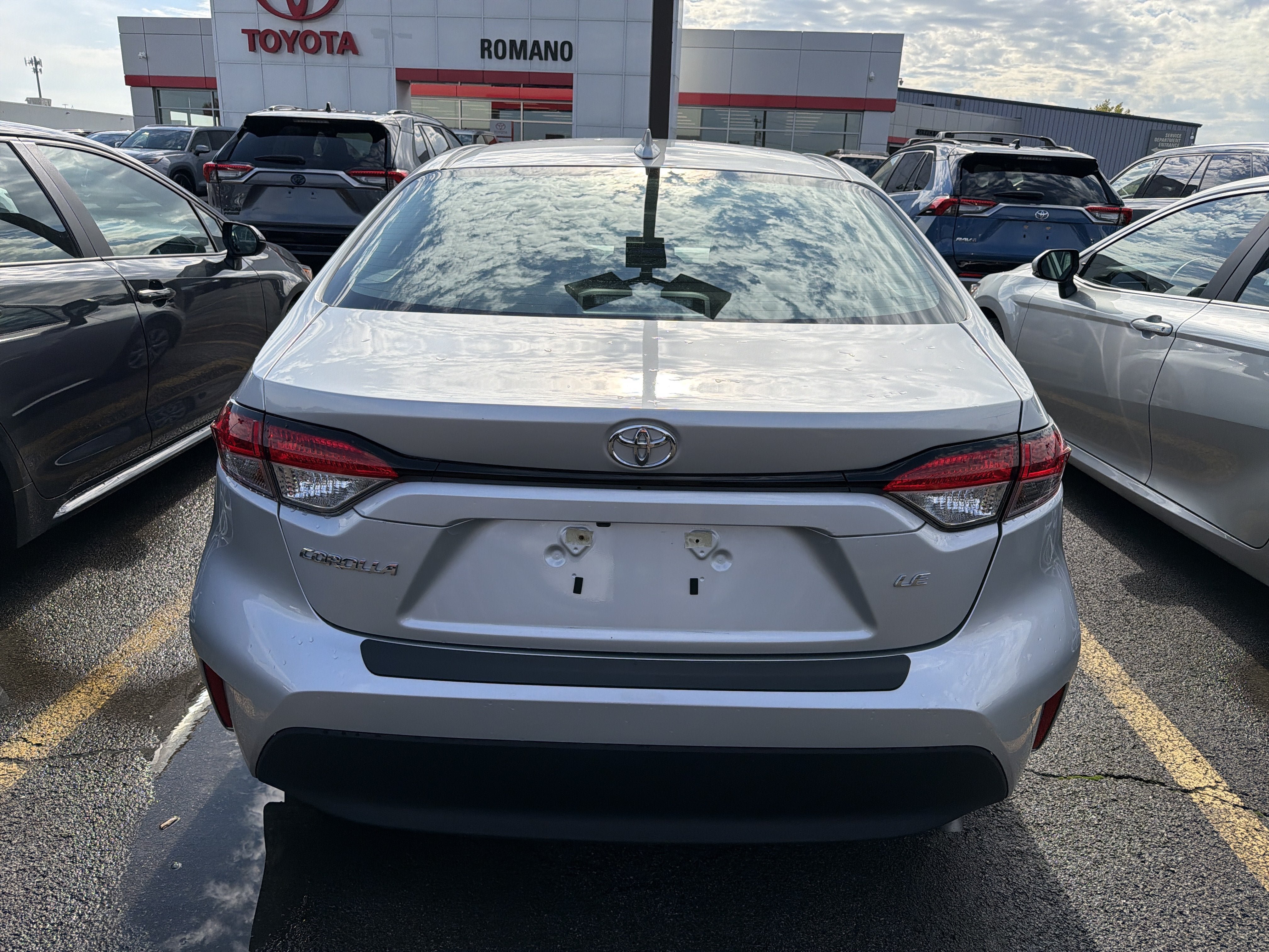Used 2024 Toyota Corolla LE FWD image 5
