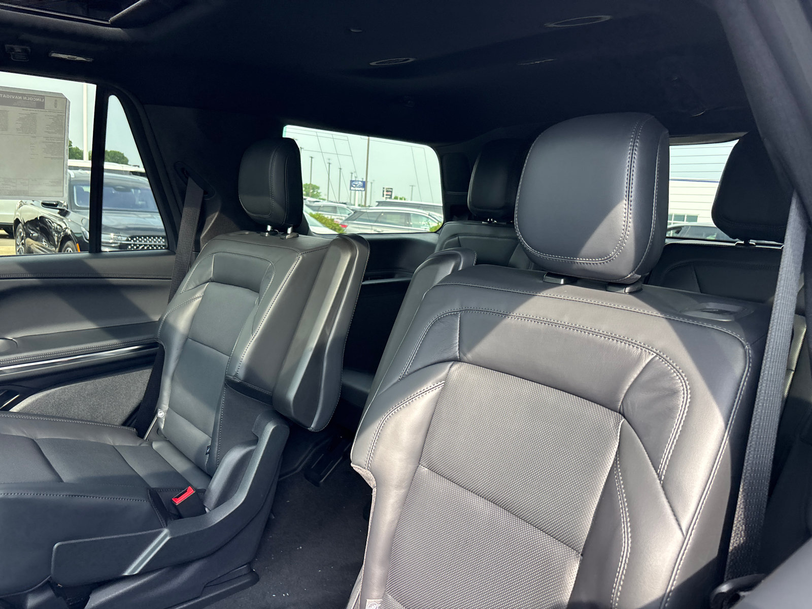 New 2026 Lincoln Navigator Reserve w/ Jet Appearance Package AWD/4WD image 26