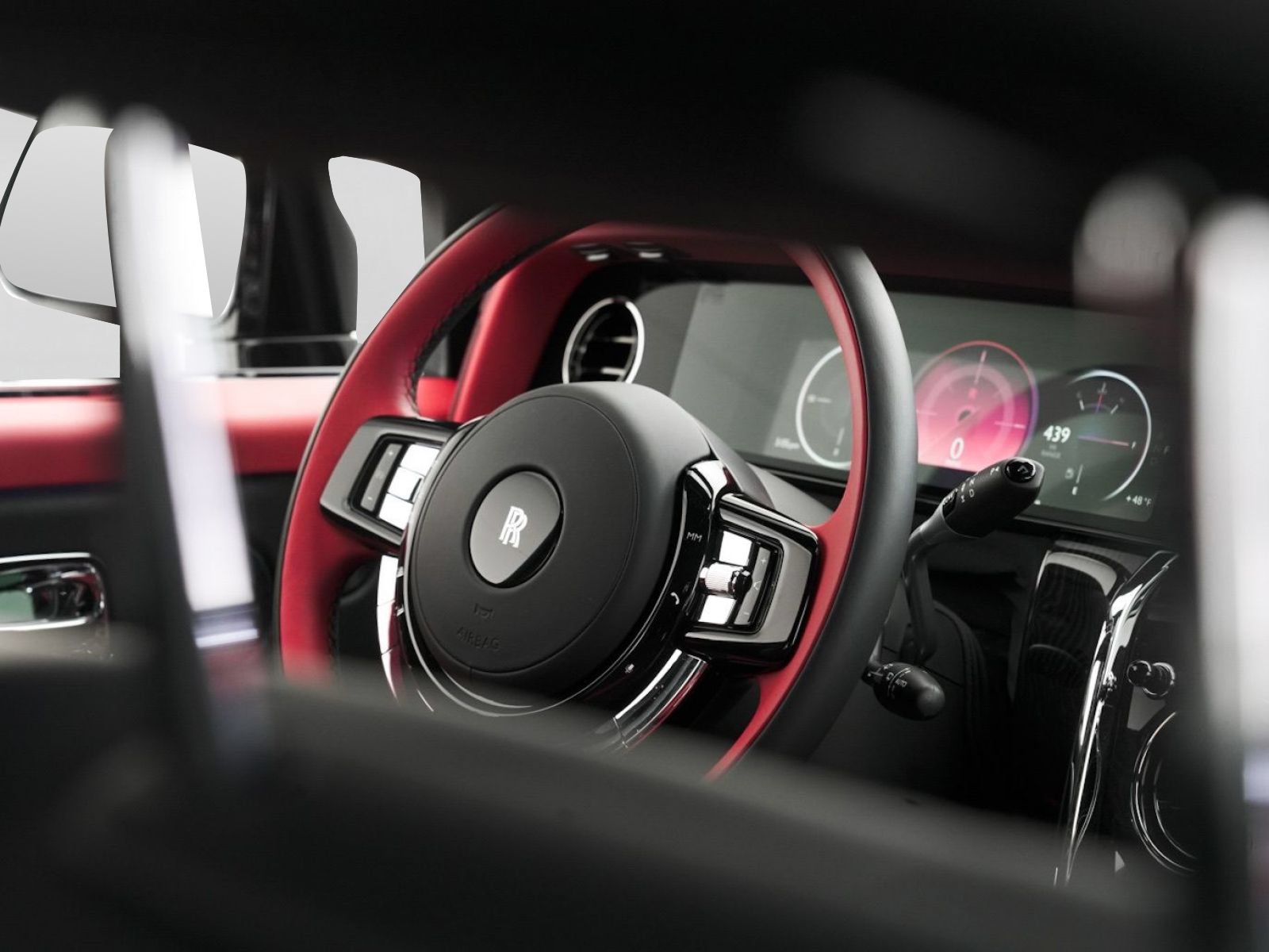 Certified 2025 Rolls-Royce Cullinan AWD/4WD image 37