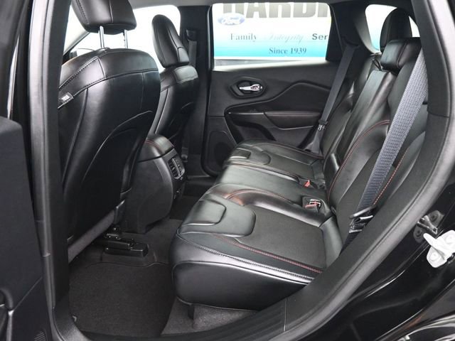 Used 2022 Jeep Cherokee Trailhawk image 9