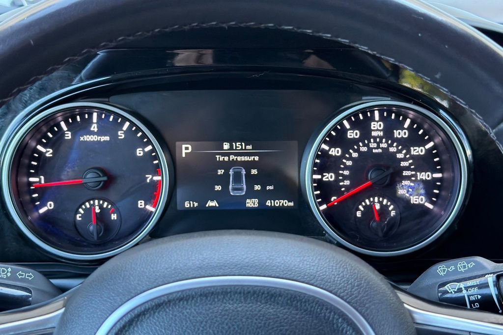 Used 2024 Kia Carnival EX FWD image 23