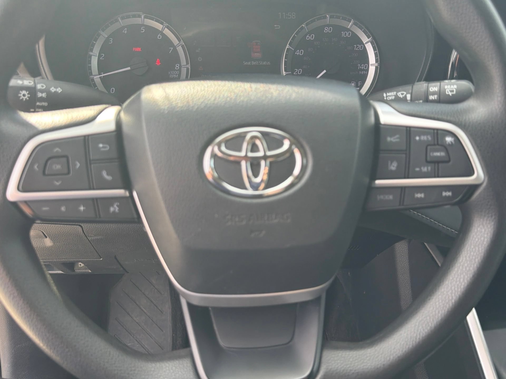 Used 2023 Toyota Highlander L FWD image 14