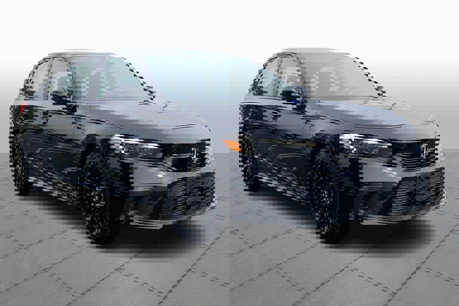 Used 2023 Honda Civic Sport image 2