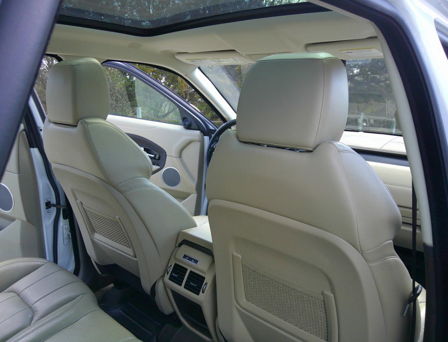 Used 2018 Land Rover Range Rover Evoque SE Premium image 61