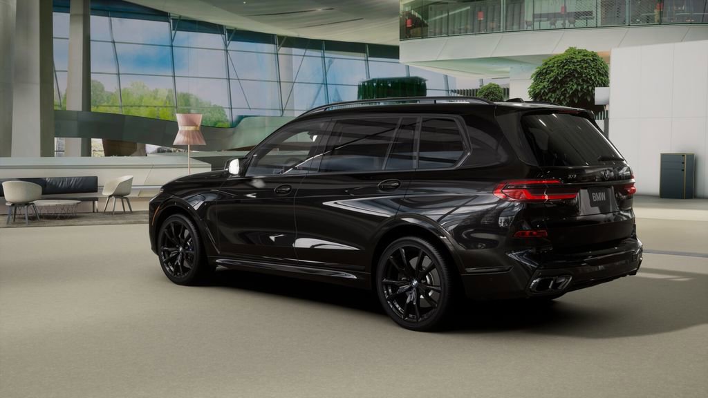 New 2026 BMW X7 M60i image 2
