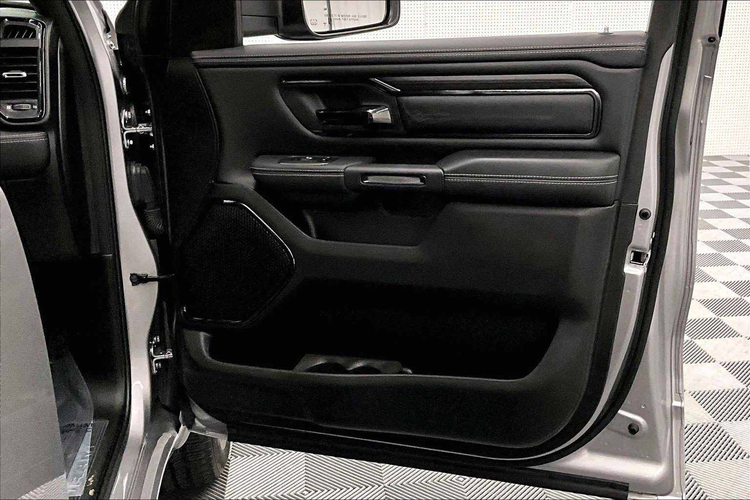 Used 2024 RAM 1500 Limited AWD/4WD image 21
