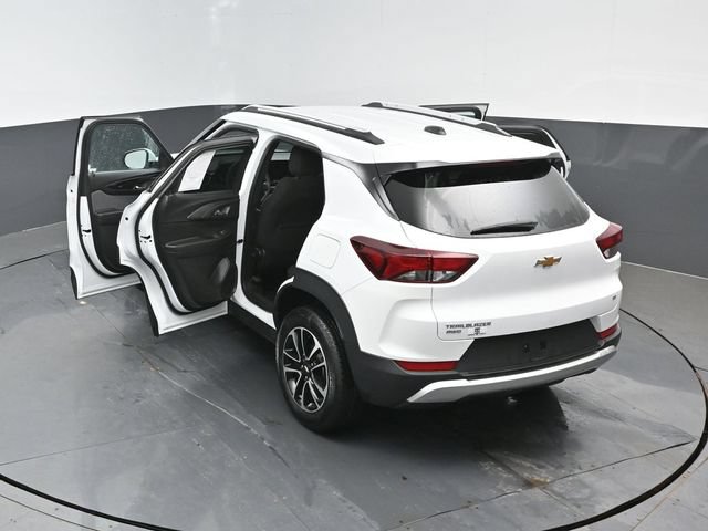 Used 2025 Chevrolet TrailBlazer LT AWD/4WD image 23