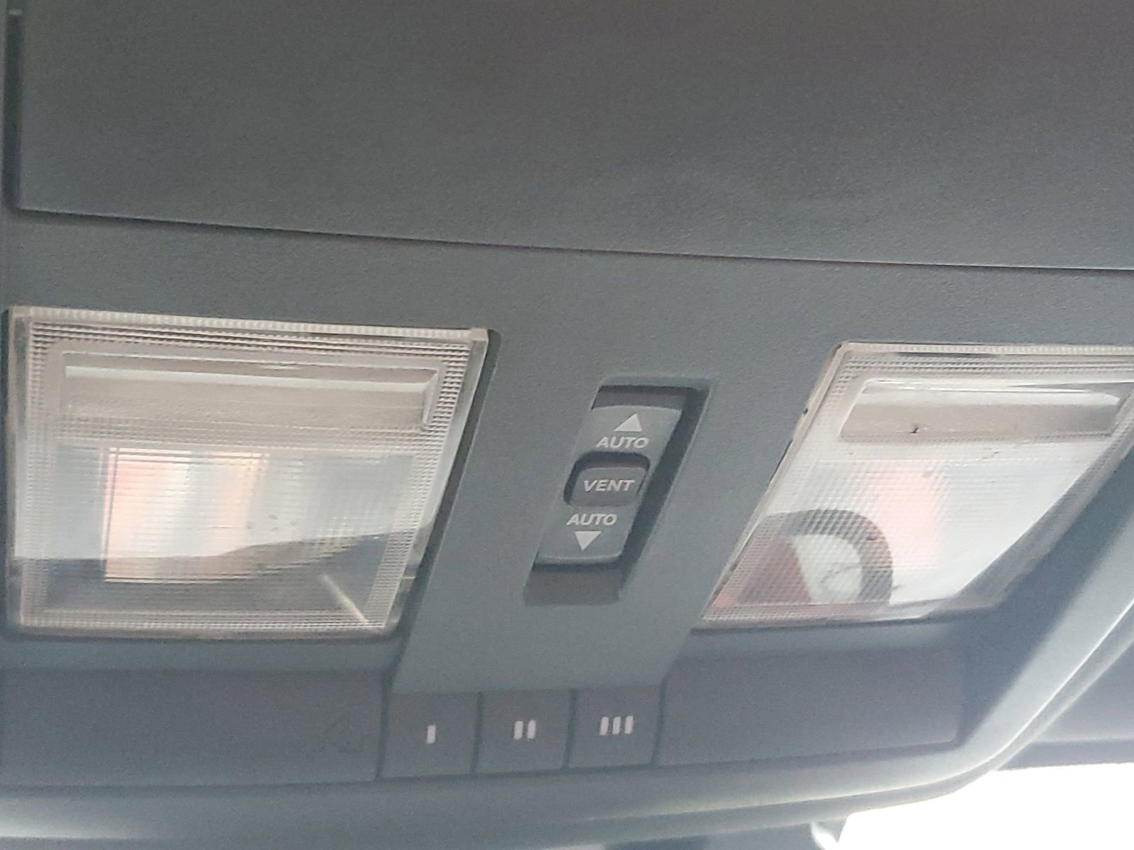 Used 2015 Dodge Challenger R/T Plus image 29